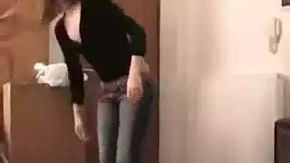 فتاة آسيوية مثيرة تمص بقوة في مشهد صريح