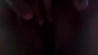 مراهقة مرنة تأخذ زب ضخم في حفرتها العذراء