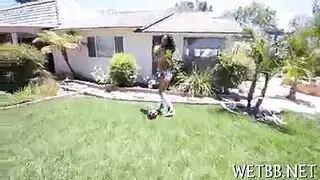 شهر عسل صعب: شقراء تحصل على قذف داخلي