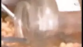 مضحك التعارف يتلمس طريقه