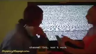 مضاجعة قوية في صالون مساج متعرق