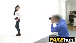 شبكة أفلام إباحية رائدة تقدم إلهة إيبوني مغرية