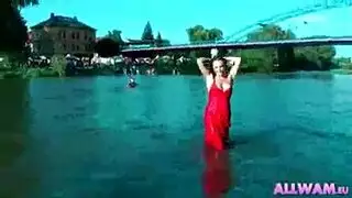 محلول امرأة سمراء