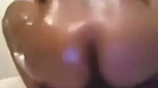 فتى كرتوني ساخن يجعل قضيبه مبللاً