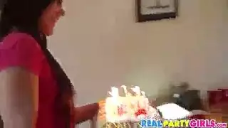 عيد ميلاد نجمة البورنو يتحول إلى ماراثون جنس شرجي وكس