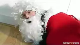 شقراء مغرية تمارس جنساً ثلاثياً بعد سمرة الشاطئ