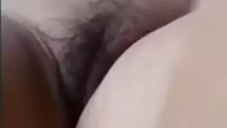 جمال عتيق وقح يأخذ خاتماً كبيراً في مؤخرتها