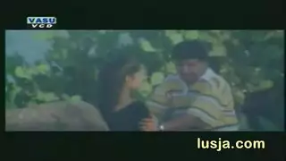 رسوم متحركة صريحة: ثلاثية سحاقية تتحول إلى فعل خشن بلعبة جنسية