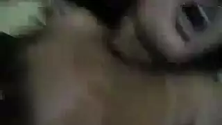 تلميذة تبتلع قذفين ثم تتوسل لقضيب ثالث في فمها