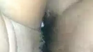 فتيات مصرية مكتنزة تأخذ قضبانًا كبيرة بعمق