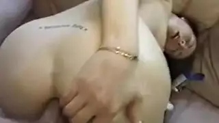 متعة شرجية بدفع عميق وأنين