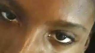 أفلام سحاق للنساء الممتلئات: أفخاذ سمينة وفرك عميق