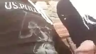 بنت محجبة تختنق بالزب الغليظ في مشهد إباحي