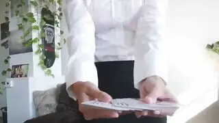 اخوها يكسب الرهان ويخليها تمص زبه
