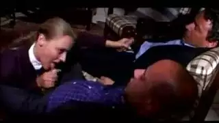 الفتيات المتحمسات يتشاركن قضبانهن الاصطناعية في فيلم إباحي جماعي