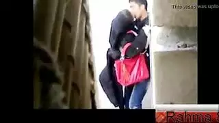 جلسة تقبيل حادة تؤدي إلى نيك شرجي خشن وصعب