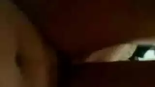 عربية حلوة ببشرة حليبية تمص الزب وتتناك بقوة