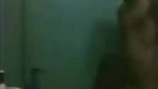 أخت عارية في الدش – أخ جامح يأخذها