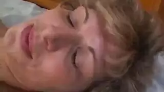 ناضجة ويونغ بطن أصلع