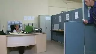 عاهرات شقراوات طماعات تشاركن قضيب رجل عجوز