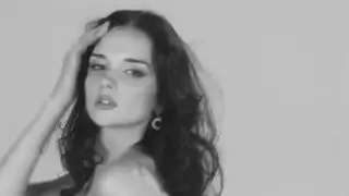 أميرة عيد الميلاد المدللة تلطخ ملابسها الداخلية البيضاء النقية