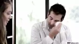 الفحص الطبي يتحول إلى إباحية صريحة مع ممرضة وقحة