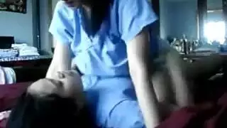 فتاة محلية تُكشف كعاهرة سيارة، غريب يداعبها