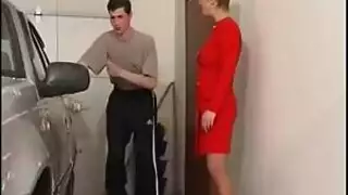 نائب الرئيس يضرب حلق أبريل بيزلي في مقطع إباحي خام