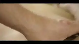 زوجة مشتركة تأخذ عدة أعضاء سوداء في مقطع جنس جماعي خشن