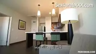 امرأة ناضجة تتوسل لقضيب ابن زوجها السميك بينما زوجها غائب مشهد إباحي كامل