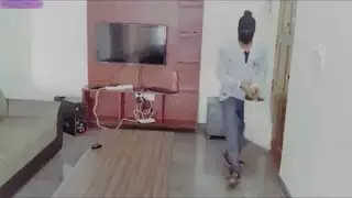 إباحية محظورة: اختراق خشن وعميق على أرضية غرفة المعيشة