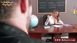 مدير مدرسة سكس