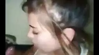 جنس صريح في الخارج: سمراء تأخذ عدة قذف في حديقتها