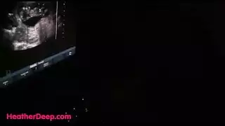 مراهق يقذف حمولته على وجهها في مقطع إباحي خام