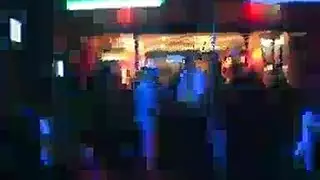 كاميرا خفية تلتقط امرأة ناضجة شقراء تخلع ملابسها وتمارس جنس وحشي