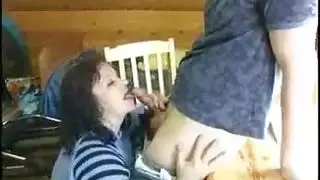 فم مفتوح على مصراعيه لانفجار الأخ