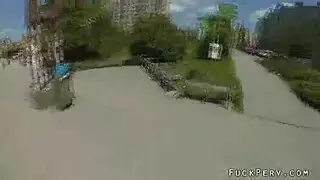 لحظة نجم إباحي: تدفع قلمًا داخل فرجها المبلل