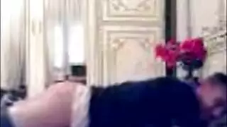 جماع عنيف: خادمة عربية تأخذه عميقاً في وضعية الفارسة الخشنة