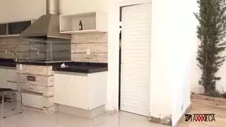 عصابة جنسية مع عاهرة جامحة ذات فرج أملس