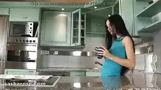 ساشا روز تحب أول تجربة ثلاثي شرجي عنيف