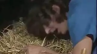 الجد الممحون يفتح طيز صغيرة