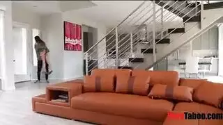 فانتازيا ثلاثية إباحية: شقراء تمص وتتعرض للركوب في نفس الوقت