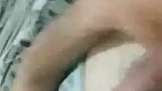 جنس مثلي عاري: حلق عميق وإيلاج خشن من الخلف