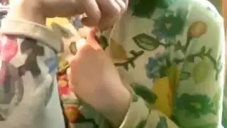 خيال مراهقة للتعمق الحلقي: كعب عالي وقضيب لحيم في حلقها