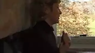 فتاة مصرية طبيعية تمامًا في مشهد صريح