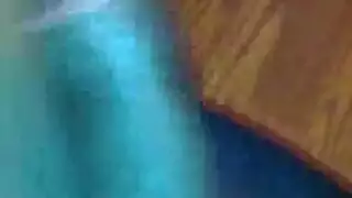 انفجار مني على وجه جميلة سمراء مليئة الجسم