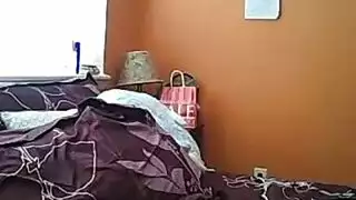 فتاة ممتلئة عارية تمارس الجنس الشرجي على الكنبة فيلم بورنو