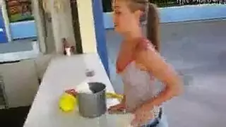 حفلة جنس مثلية: تقبيل ومص وركوب حتى الذروة