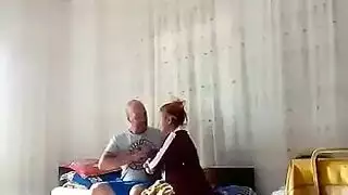 بورن مصري قاسي: رجل مخادع يضرب جارة مستعدة