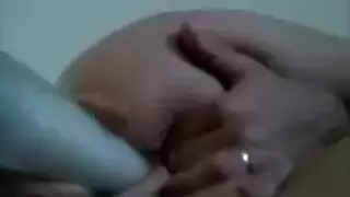 فريق مزدوج في جماع حلق عميق مع مراهقة سمراء مثيرة